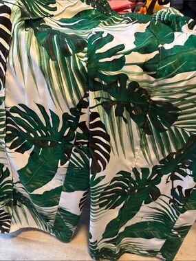 Worthington Green and White Palm-Print pants